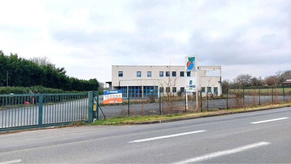 Flex in Poitiers for sale - Building Photo - Image 1 of 5