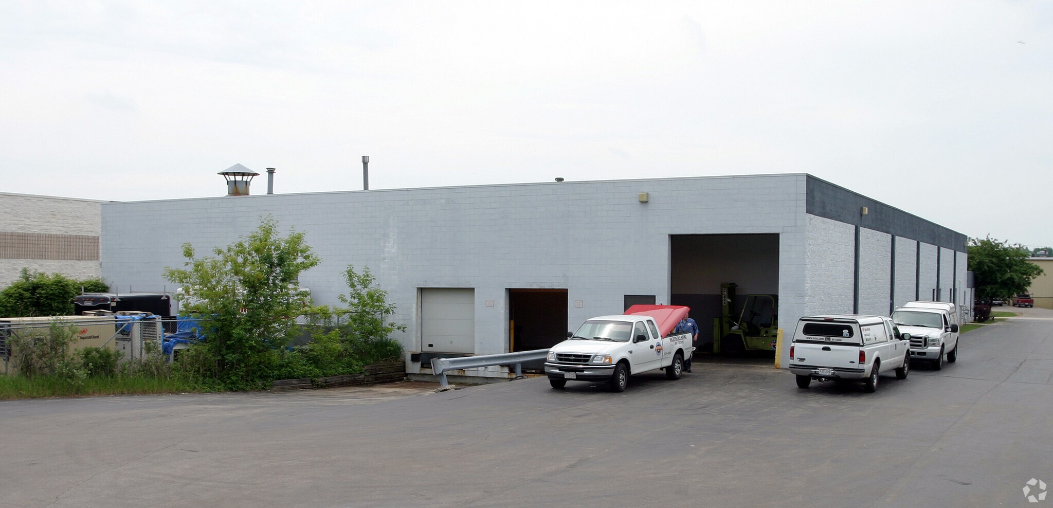 N58W14686-N58W14690 Shawn Cir, Menomonee Falls, WI for sale Primary Photo- Image 1 of 1