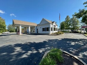 590 Metacom Ave, Bristol, RI for lease Interior Photo- Image 2 of 4