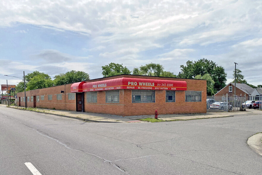 12933 W Eight Mile Rd, Detroit, MI for lease - Building Photo - Image 1 of 1