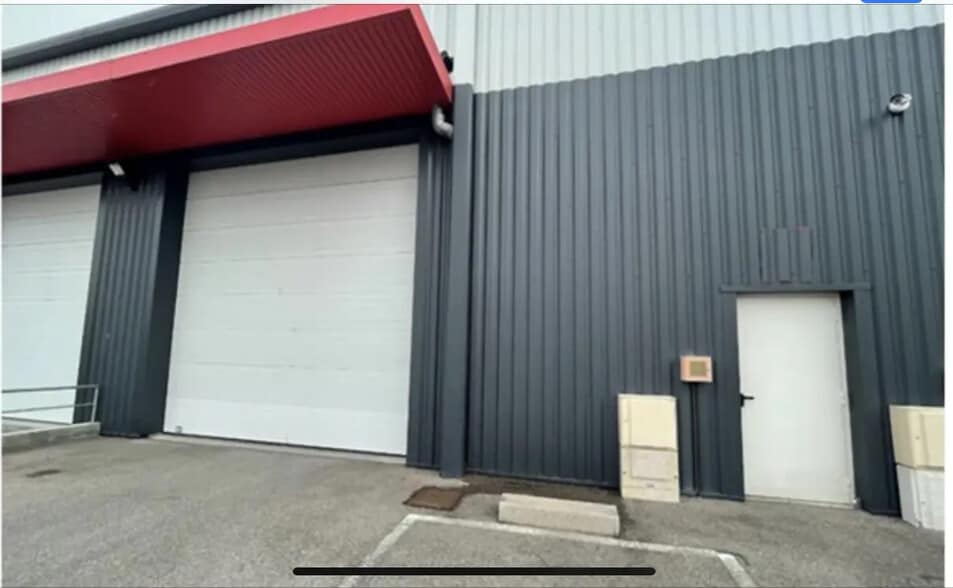 Flex in Saint-Quentin-Fallavier for lease - Building Photo - Image 2 of 10