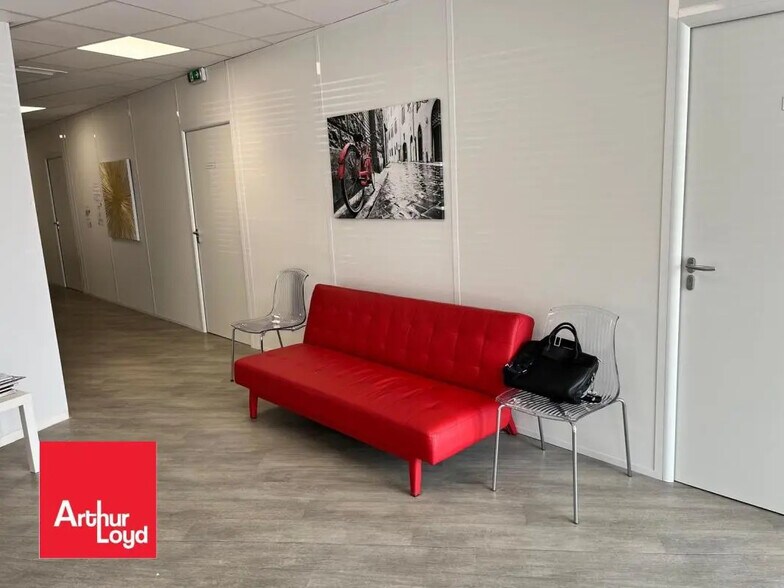 Retail in Lucé for lease - Interior Photo - Image 3 of 5