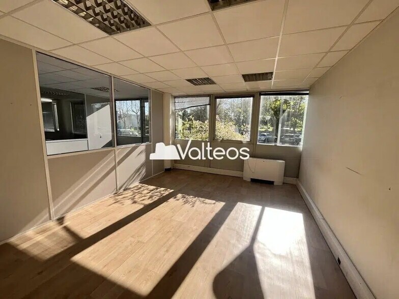 1244 L'Occitane, Labège for lease - Interior Photo - Image 2 of 7