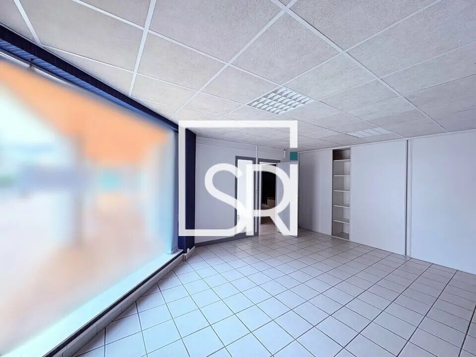 Office in Clermont-Ferrand for lease Interior Photo- Image 1 of 11