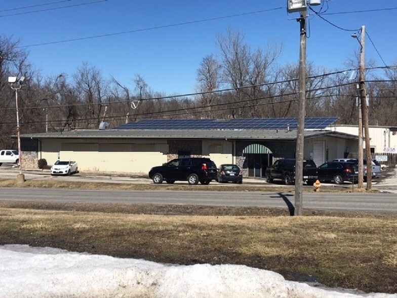 3709 Pickett Rd, Saint Joseph, MO 64503