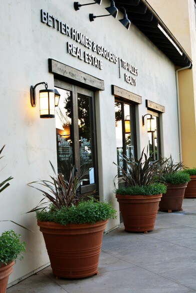 101 E Vineyard Ave, Livermore, CA for lease - Building Photo - Image 2 of 3