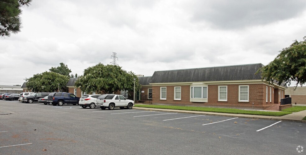 2005 Old Greenbrier Rd, Chesapeake, VA for sale - Primary Photo - Image 1 of 1