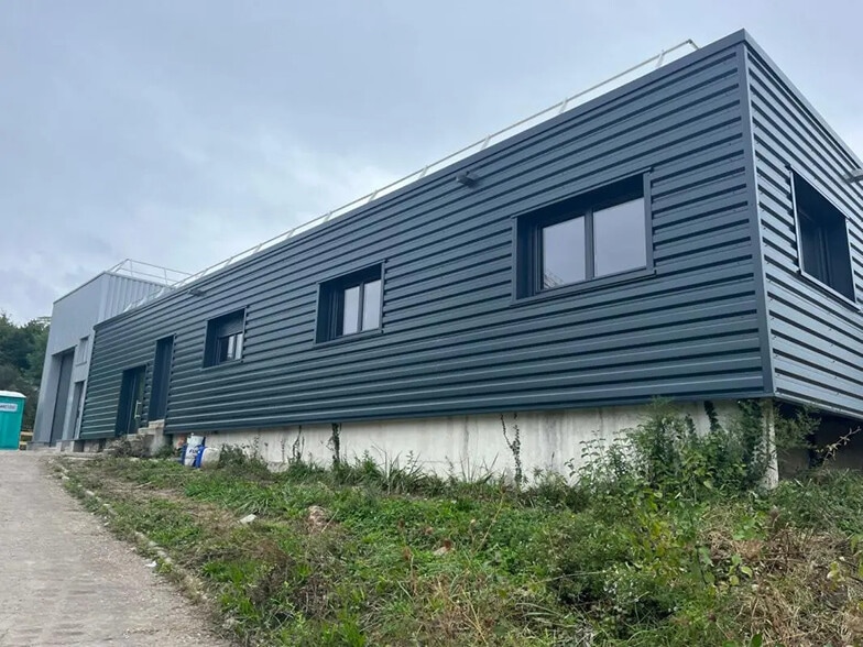 Flex in Besançon for lease - Building Photo - Image 2 of 6