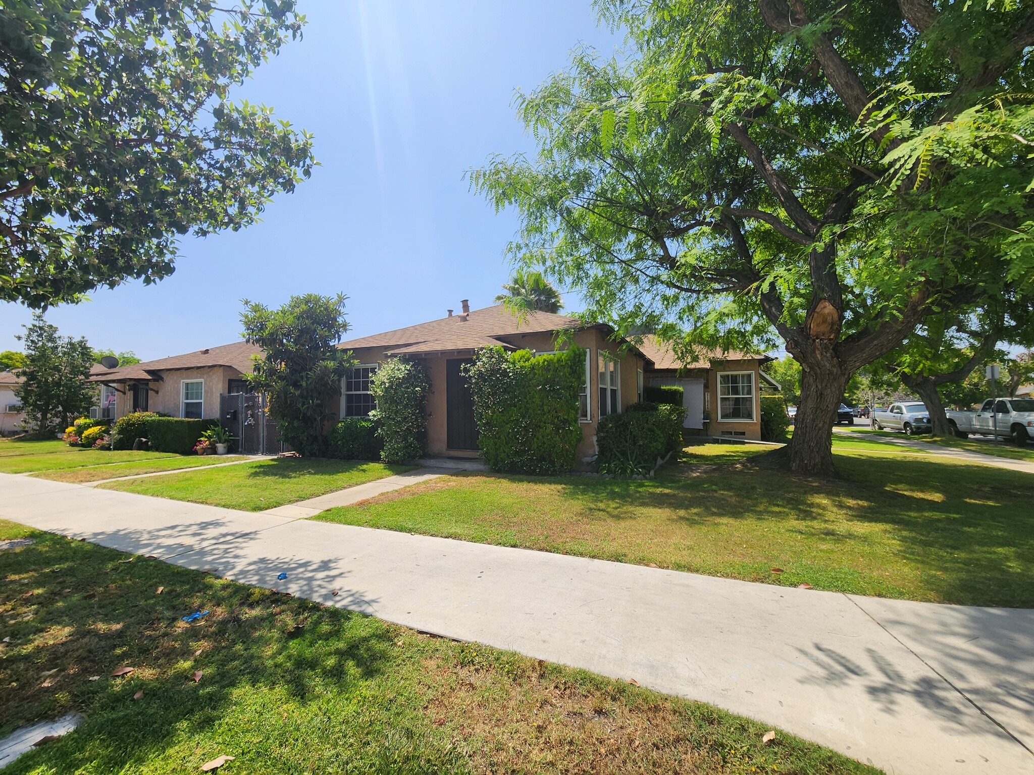 11820-11824 Victory Blvd, North Hollywood, CA for sale Primary Photo- Image 1 of 7