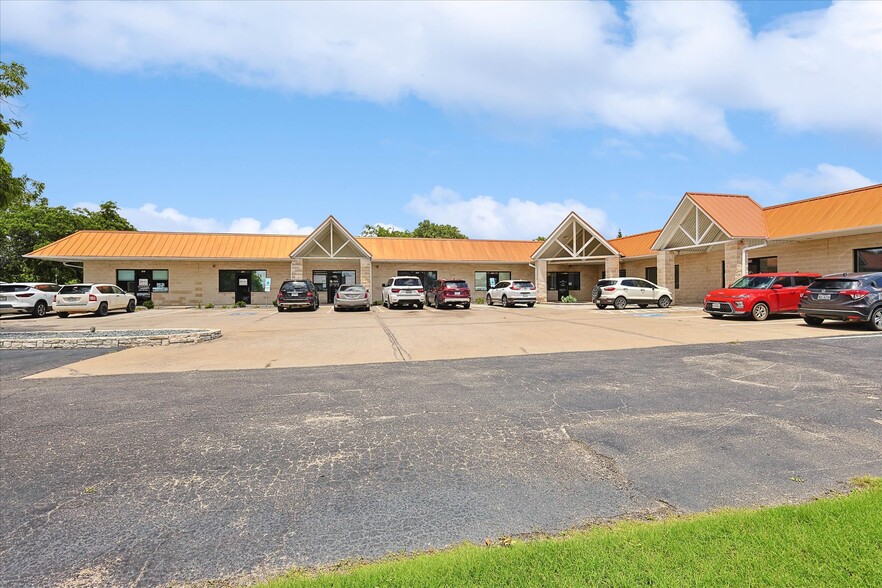 1105 Santa Fe Dr, Weatherford, TX for lease - Building Photo - Image 3 of 26