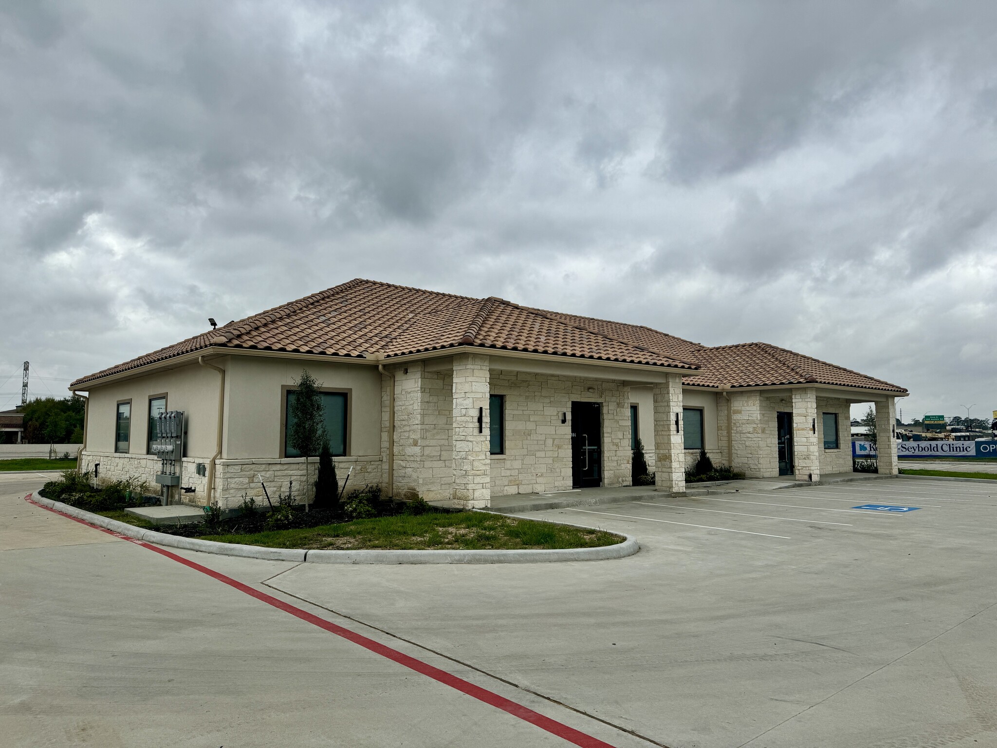 8525 N Sam Houston Pkwy E, Humble, TX for sale Building Photo- Image 1 of 16