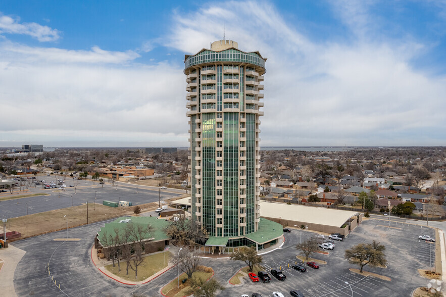 5900 Mosteller Dr, Oklahoma City, OK for lease - Building Photo - Image 1 of 5