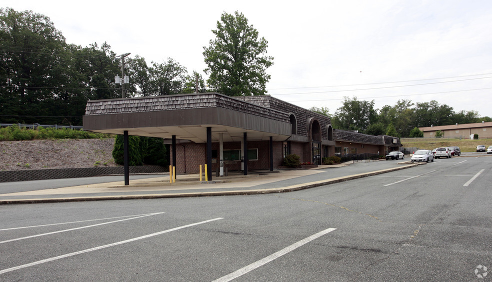 18051-18139 Triangle Shopping Plz, Dumfries, VA for lease - Building Photo - Image 2 of 4