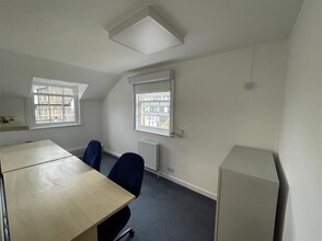 1 Lord St, Gravesend for lease Interior Photo- Image 2 of 5