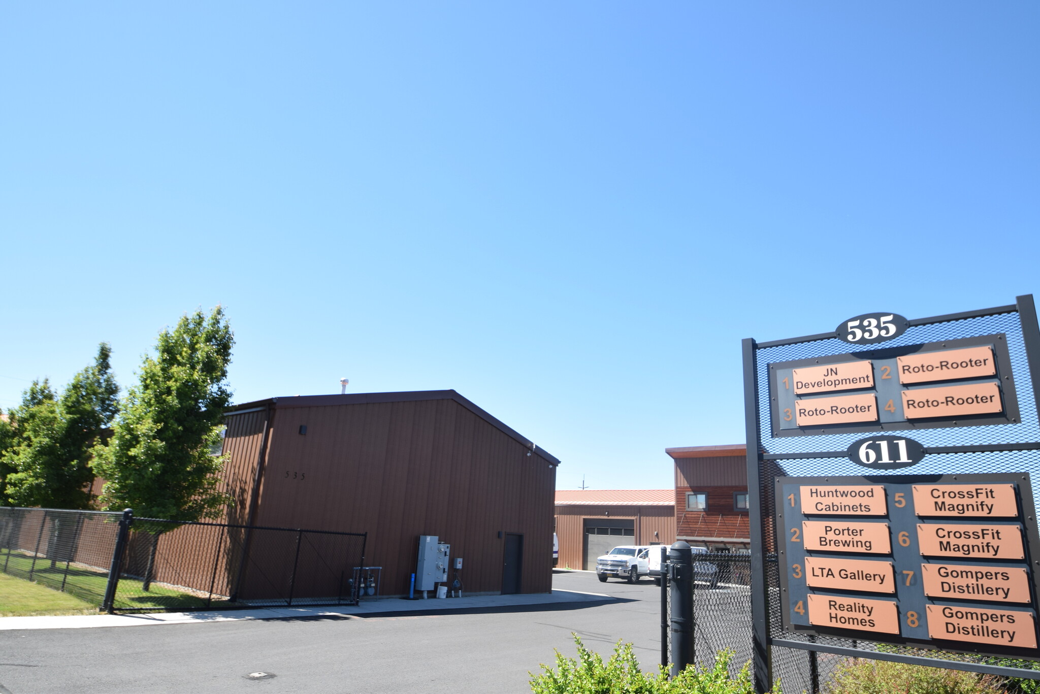 611 NE Jackpine Ct, Redmond, OR for lease Building Photo- Image 1 of 9