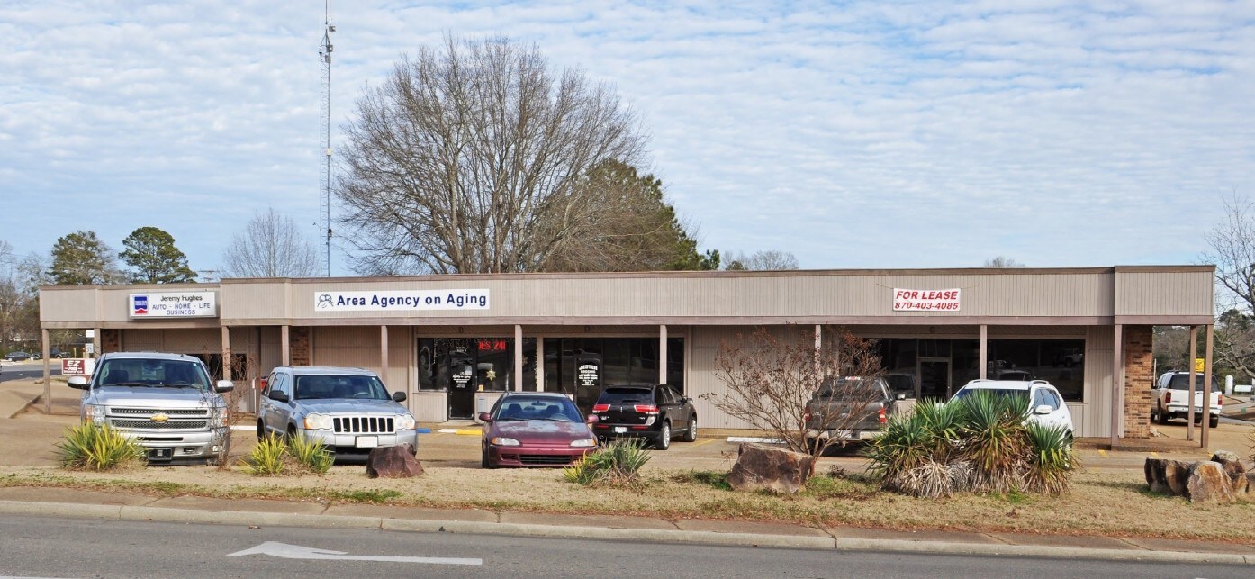 2749 Pine St, Arkadelphia, AR 71923