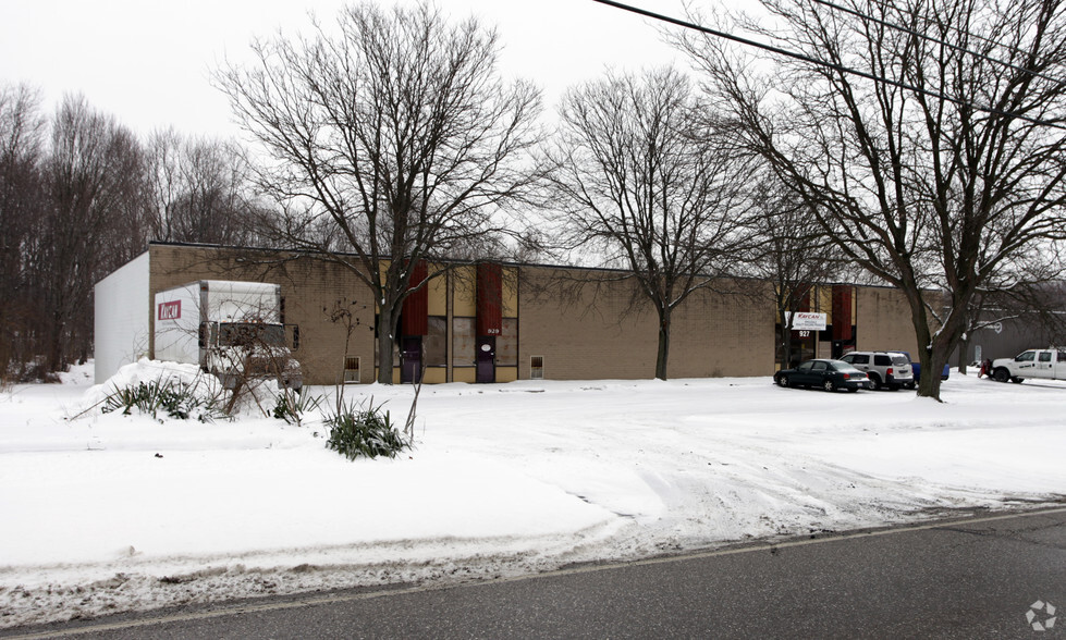 925-931 W Waterloo Rd, Akron, OH for sale - Building Photo - Image 1 of 1