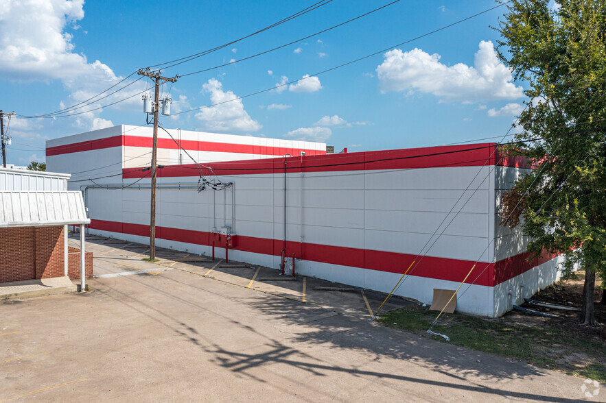 13990-14000 N Stemmons Fwy, Farmers Branch, TX for sale - Building Photo - Image 3 of 5