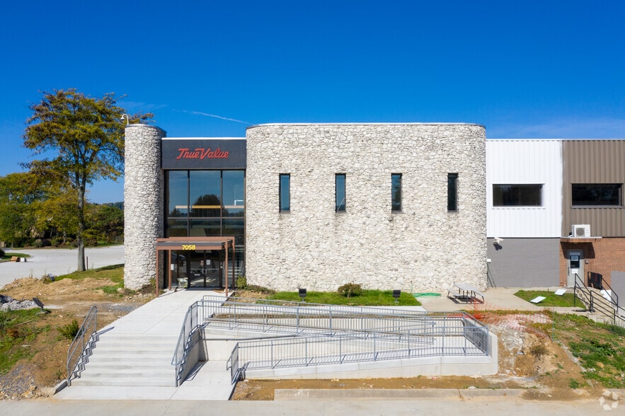 7058 Snowdrift Rd, Allentown, PA for lease - Building Photo - Image 2 of 8