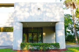 1121 W Newport Center Dr, Deerfield Beach, FL for lease Interior Photo- Image 2 of 6