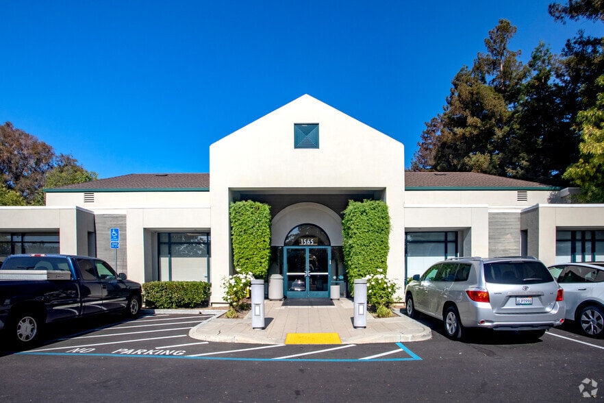1565 Hollenbeck Ave, Sunnyvale, CA for sale - Primary Photo - Image 1 of 6