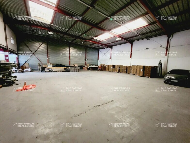 Flex in Créteil for lease - Building Photo - Image 2 of 9