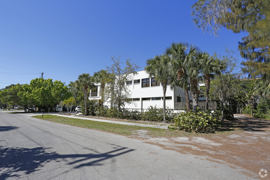 5016 Calle Minorga, Sarasota, FL for lease - Building Photo - Image 3 of 17