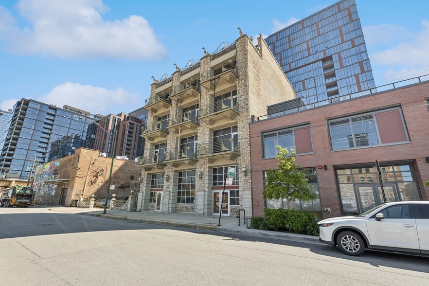 West Loop Redevelopment portfolio of 2 properties for sale on LoopNet.com - Building Photo - Image 3 of 10