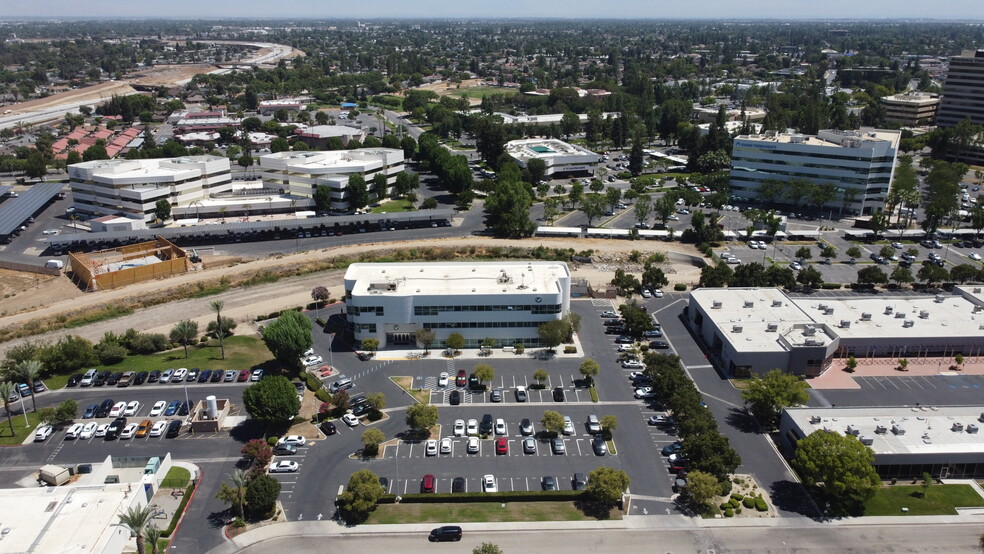 5101 Office Park Dr, Bakersfield, CA for lease - Building Photo - Image 2 of 16