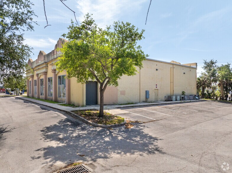 17220 San Carlos Blvd, Fort Myers, FL for lease - Building Photo - Image 3 of 5