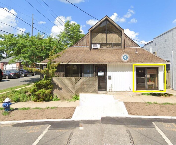 144 Grove Ave, Cedarhurst, NY 11516