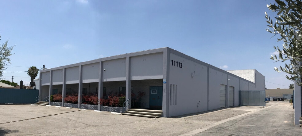 11113 Penrose St, Sun Valley, CA for lease - Building Photo - Image 1 of 2