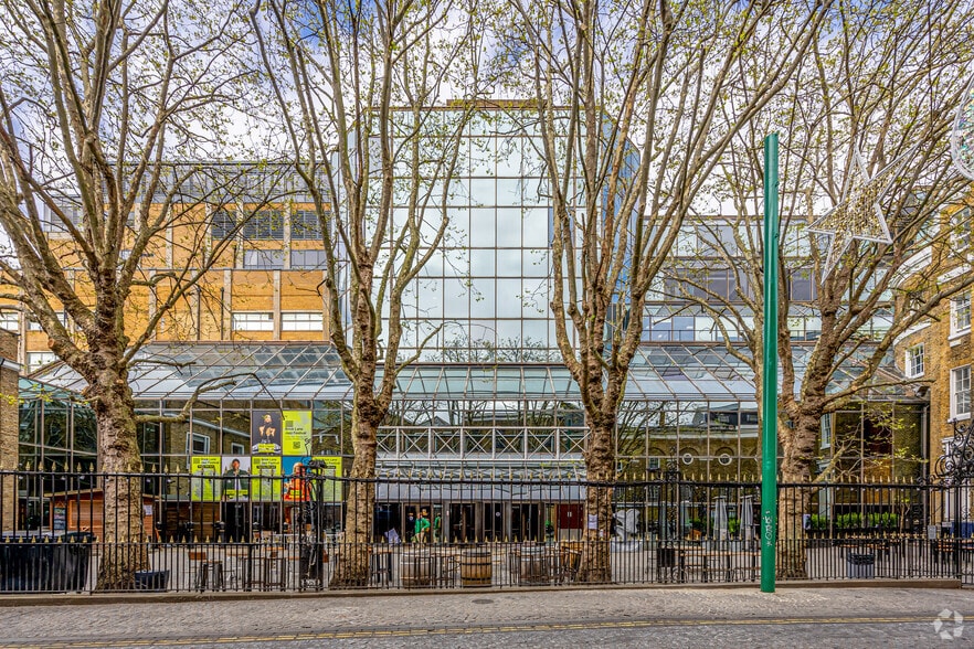 91 Brick Ln, London for lease - Building Photo - Image 1 of 7