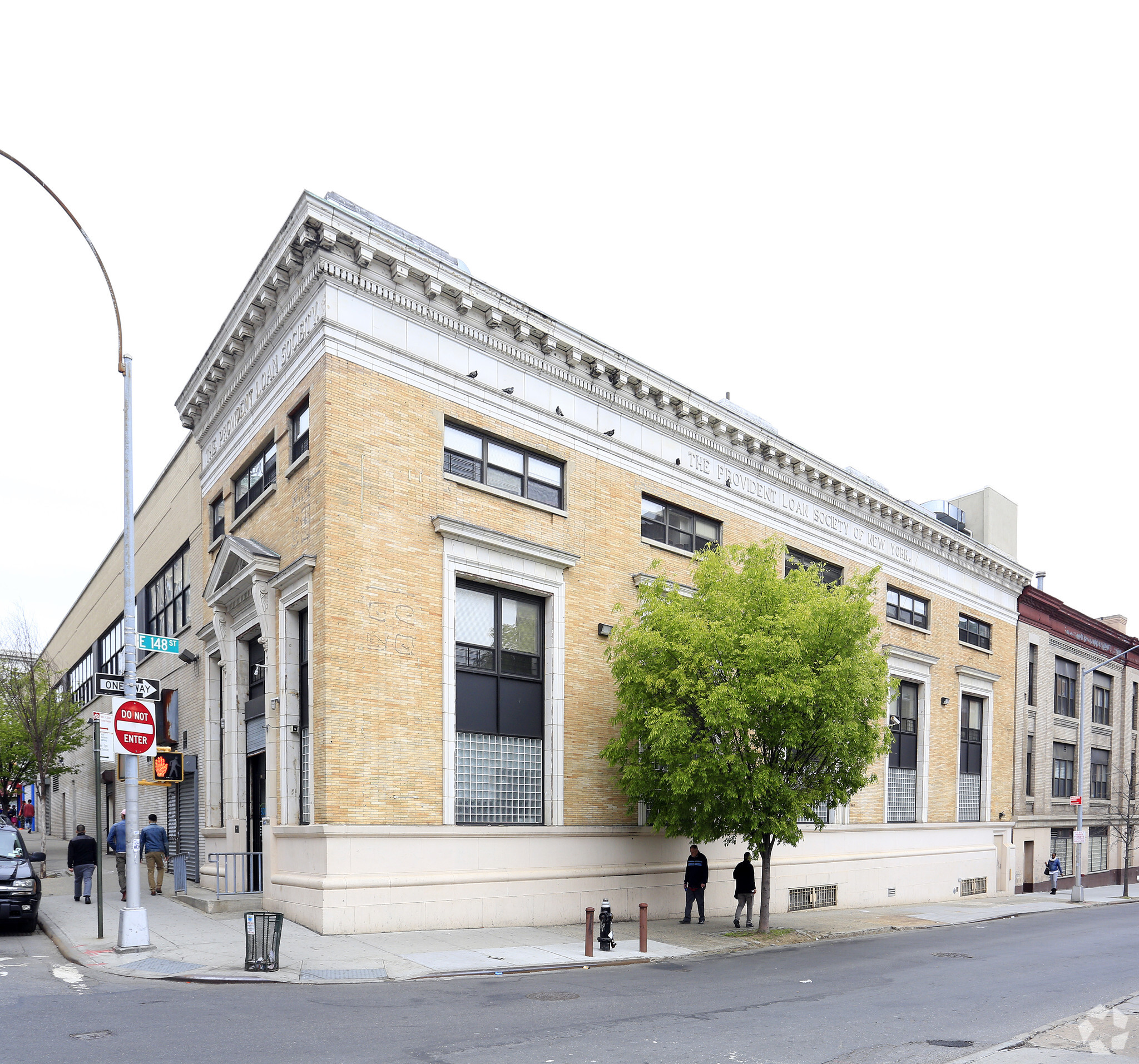 522 Courtlandt Ave, Bronx, NY for lease Primary Photo- Image 1 of 5