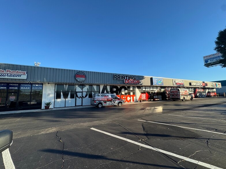 1264 Market Cir, Port Charlotte, FL for lease - Building Photo - Image 1 of 9