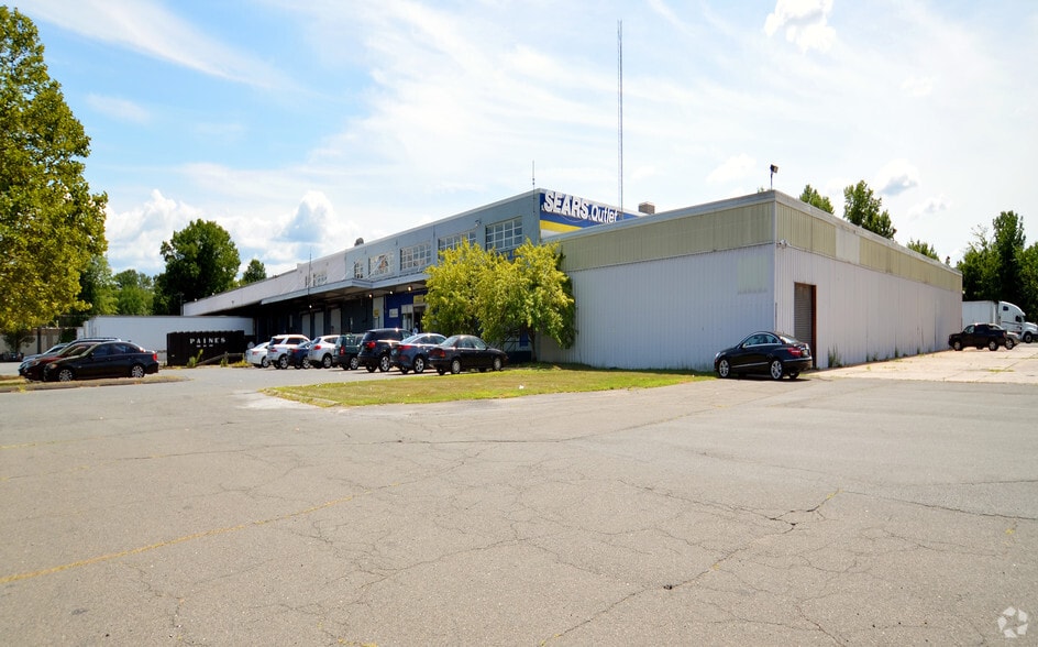 65 Holmes Rd, Newington, CT for lease - Primary Photo - Image 1 of 7