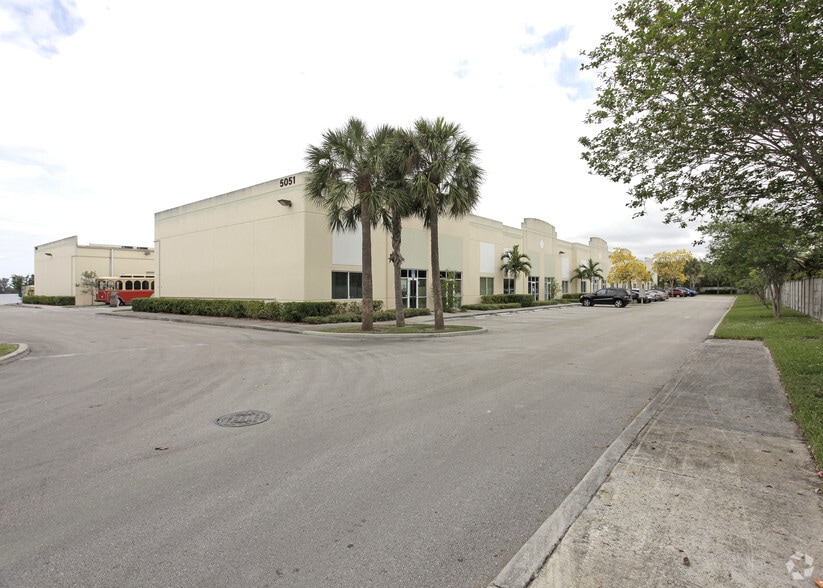 5051 NW 13th Ave, Pompano Beach, FL for lease - Building Photo - Image 3 of 37