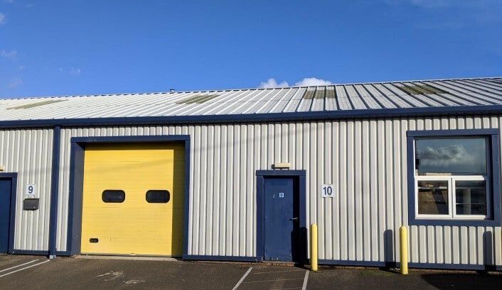 43 Victoria Rd, Burgess Hill for lease - Building Photo - Image 2 of 7