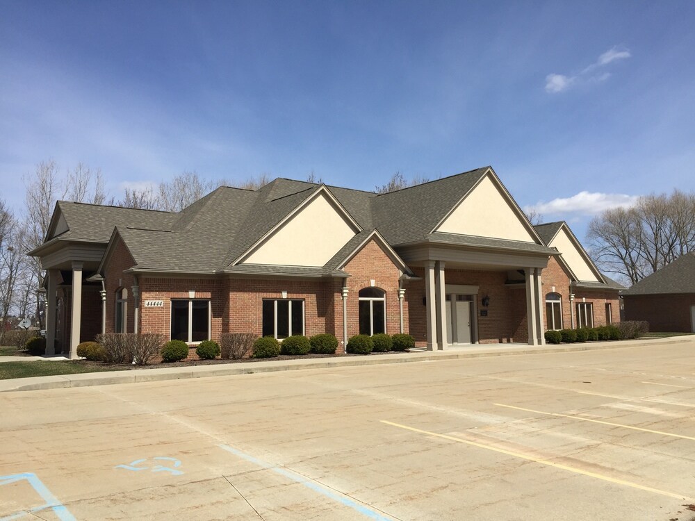 44444 Hayes Rd, Clinton Township, MI for lease Building Photo- Image 1 of 3