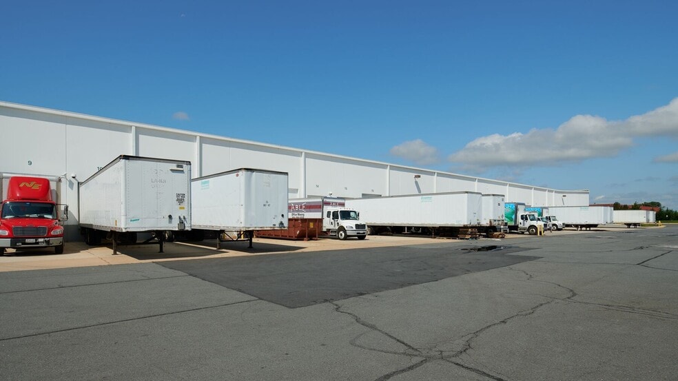 23700 Pebble Run Pl, Sterling, VA for lease - Building Photo - Image 3 of 5