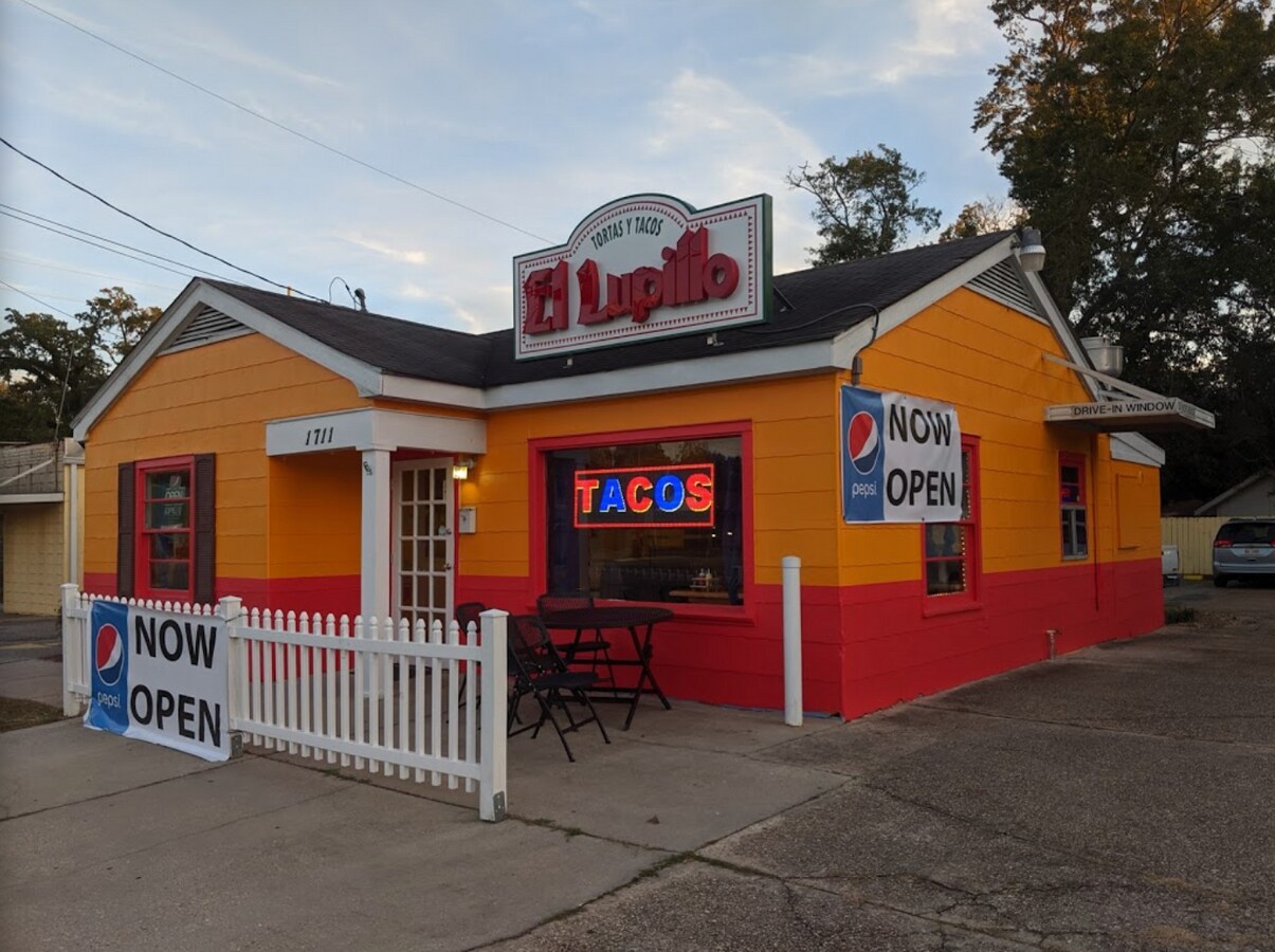 1711 Pass Rd, Biloxi, MS 39531