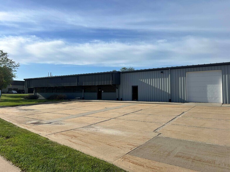 1005 33rd Ave SW, Cedar Rapids, IA for sale - Building Photo - Image 1 of 1