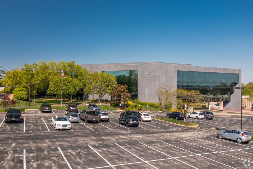 1850 Craigshire Rd, Saint Louis, MO for lease - Building Photo - Image 1 of 5