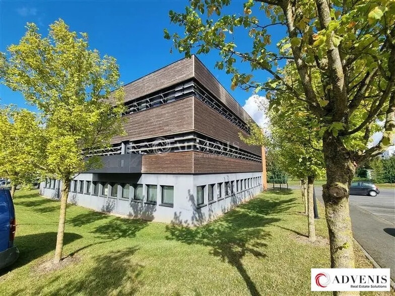 Office in Loos for lease - Building Photo - Image 1 of 4