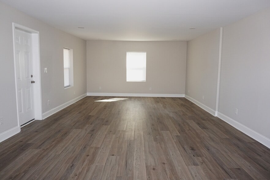 109 Walker St, Roxboro, NC for lease - Building Photo - Image 3 of 10