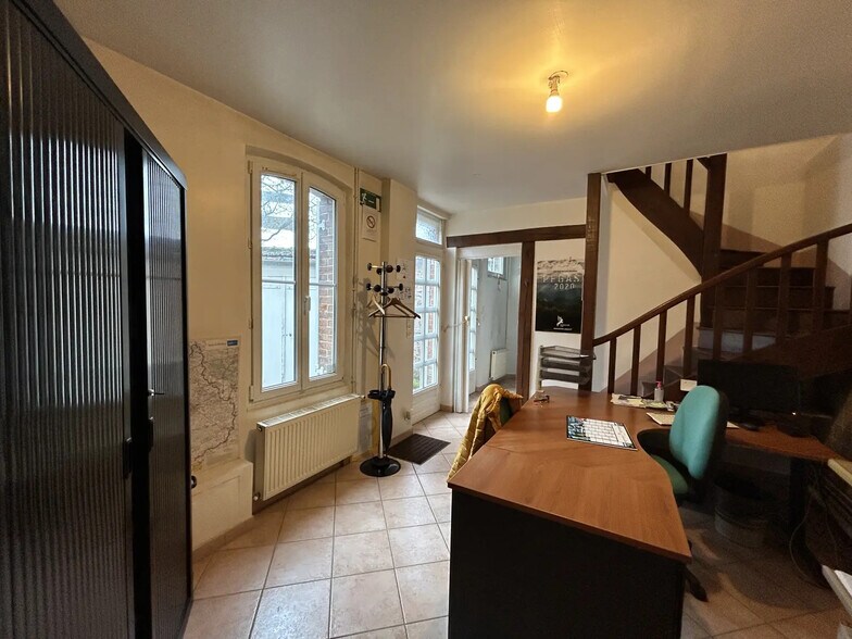 17 Rue Chauveau-Lagarde, Chartres for lease - Interior Photo - Image 3 of 7