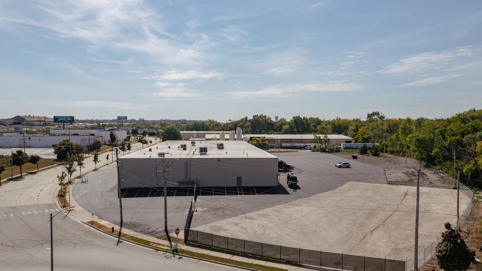 2757-2815 S 5th Ct, Milwaukee, WI for lease - Building Photo - Image 3 of 16