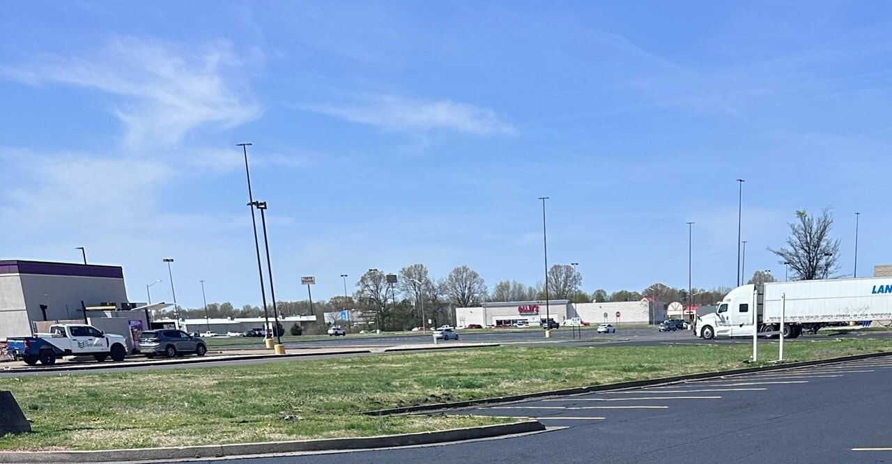 3180 James Sanders Blvd, Paducah, KY for sale Primary Photo- Image 1 of 3