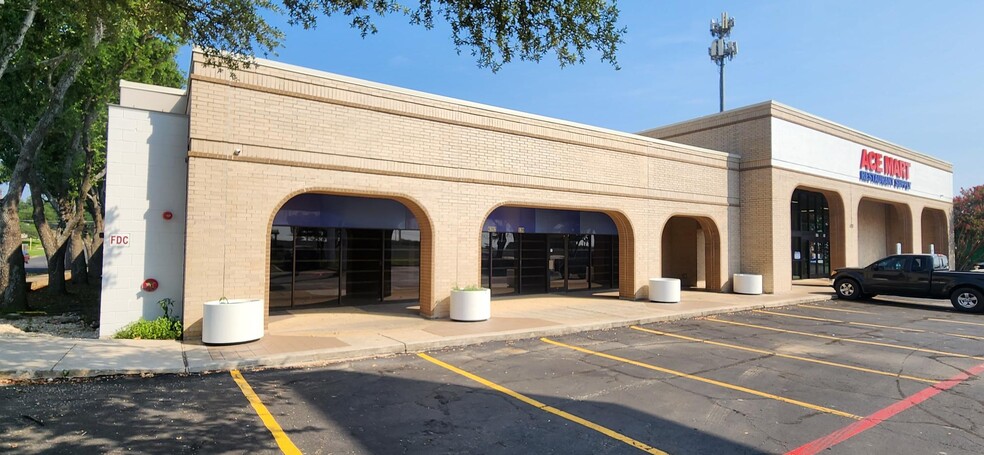 6202 NW Loop 410, San Antonio, TX for lease - Building Photo - Image 2 of 13