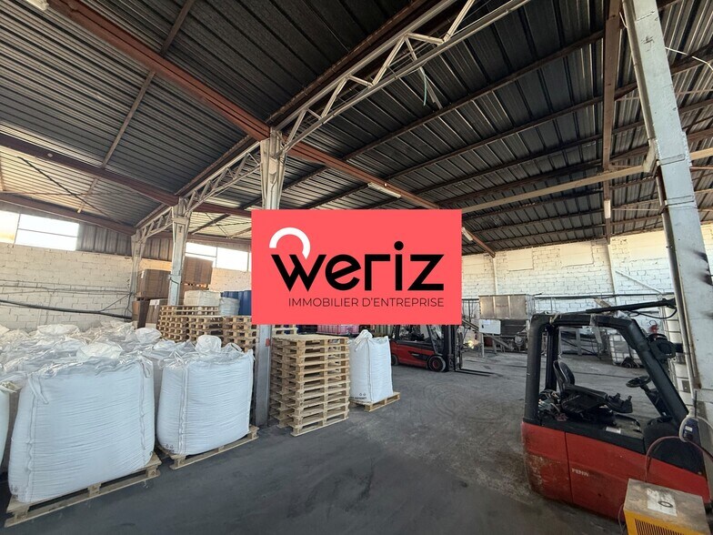 Industrial in Vitrolles for lease - Building Photo - Image 2 of 15